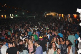 Imagem: 6200 pessoas na primeira noite do Santa Cruz Ocean Spirit 2012
